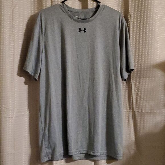 Men’s Very  Gently Used Under Armour Loose Coupe Tee - - Picture 1 of 6